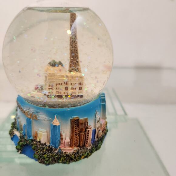 Snow Globe Melbourne Australia - Picture 3 of 5